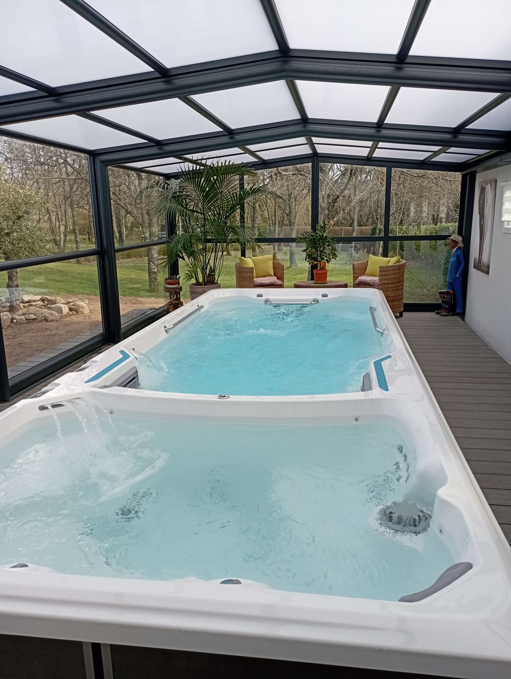 hydramat-showroom-lorient-languidic-vannes-plerin-saintbrieuc-pisciniste-installateur-EndlessPools-X2000-bizone-hydramat-spa-de-nage-semi-encastre-installer-dans-une-veranda-jets-poemel